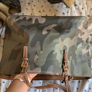 Tommy Hilfiger camp tote purse